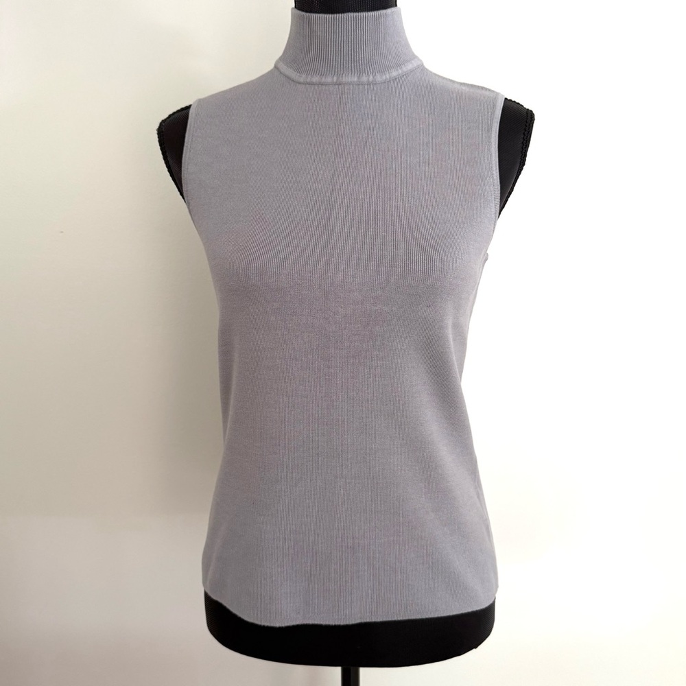 Women’s  Light Gray Sleeveless Knit Top